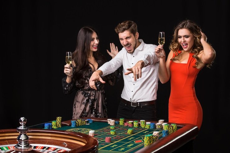 Antarmuka permainan Bingo kawasantoto menampilkan kartu dan bola-bola undian